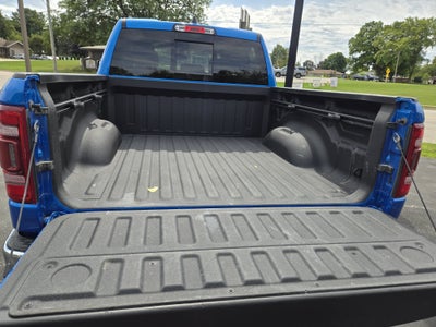 2020 RAM 1500 Laramie Crew Cab 4x4 5'7" Box