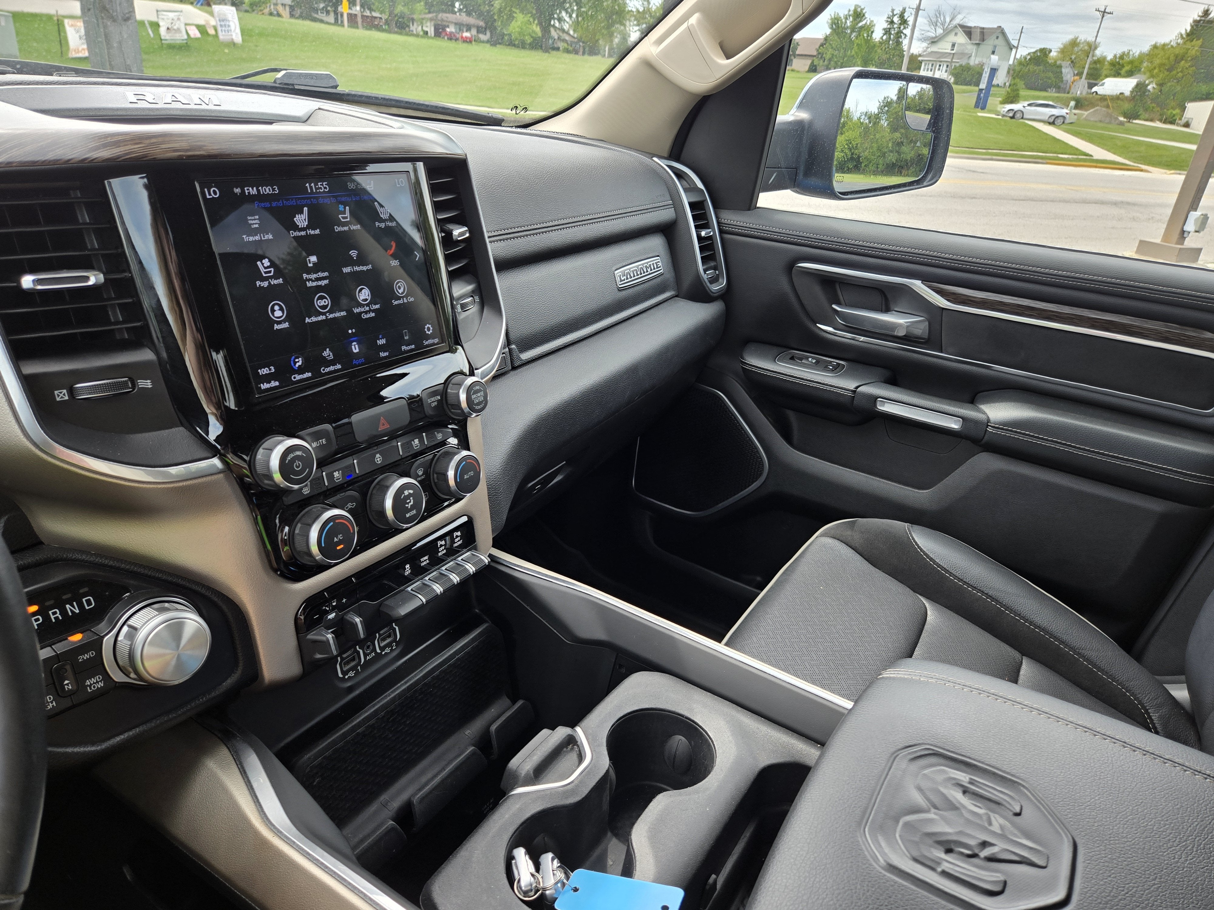 2020 RAM 1500 Laramie Crew Cab 4x4 5'7" Box