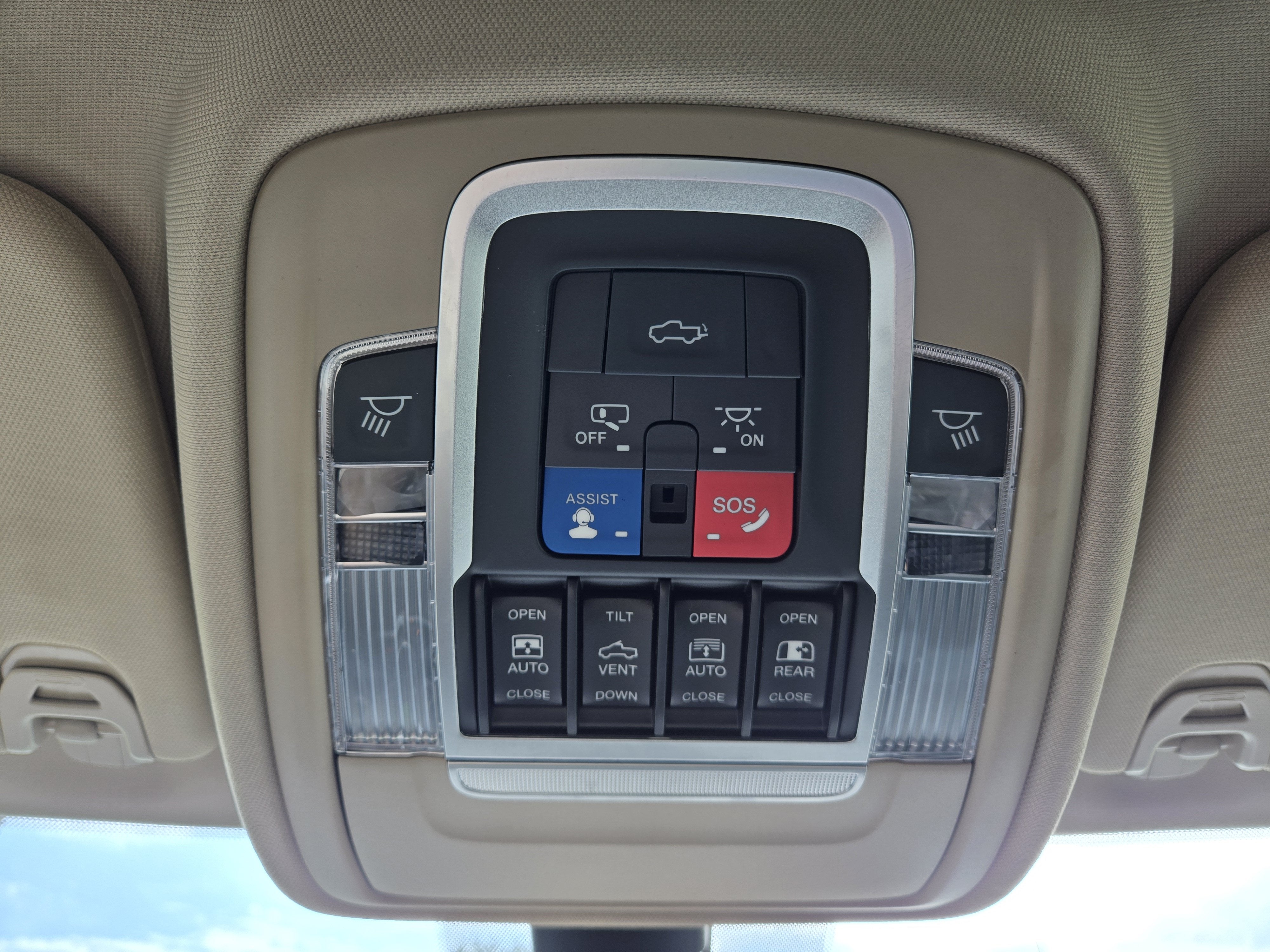 2020 RAM 1500 Laramie Crew Cab 4x4 5'7" Box